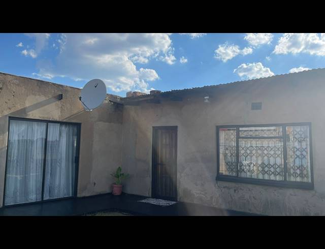 4 BEDROOM FREEHOLD FOR SALE IN TSAKANE